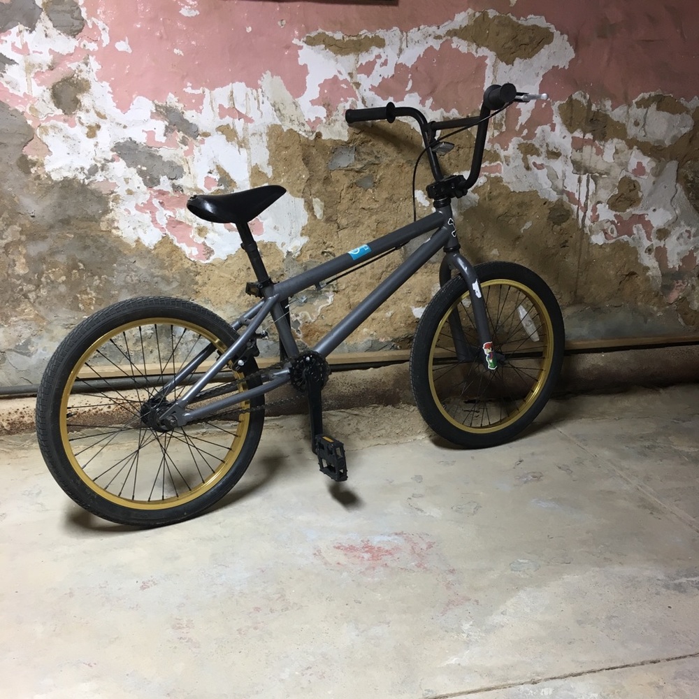 BMX bike one hand break